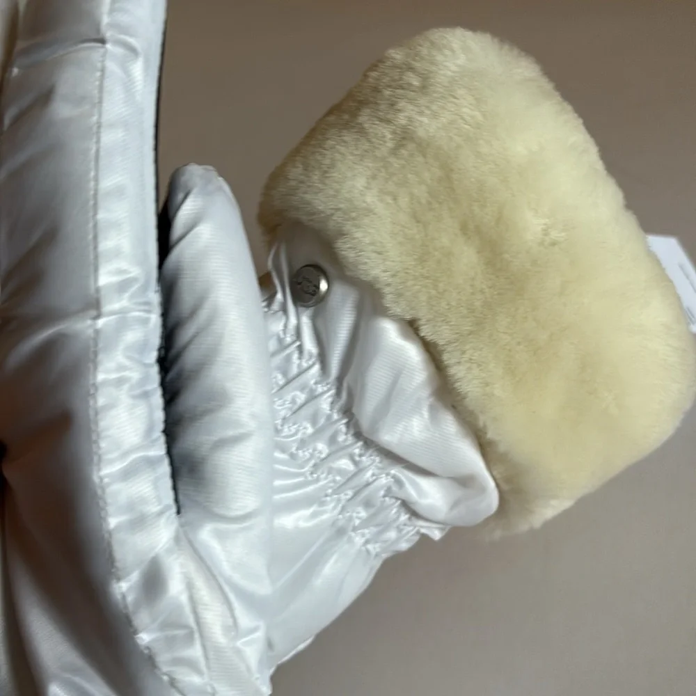 UGG nylon glove with conductive palm